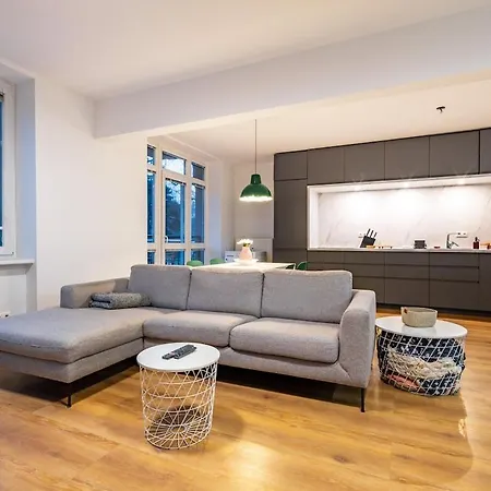 Adm Elegant Gem - Free Garage Parking, Pool Table 公寓 *