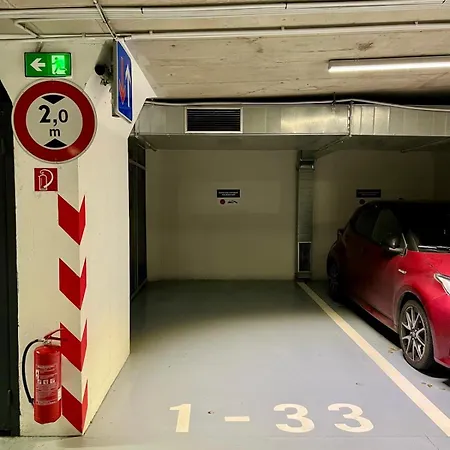 Adm Elegant Gem - Free Garage Parking, Pool Table Apartment