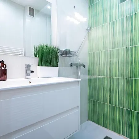 Apartment Adm Elegant Gem - Free Garage Parking, Pool Table