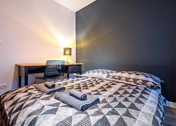 Appartement Adm Elegant Gem - Free Garage Parking, Pool Table *