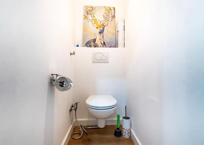 Adm Elegant Gem - Free Garage Parking, Pool Table *