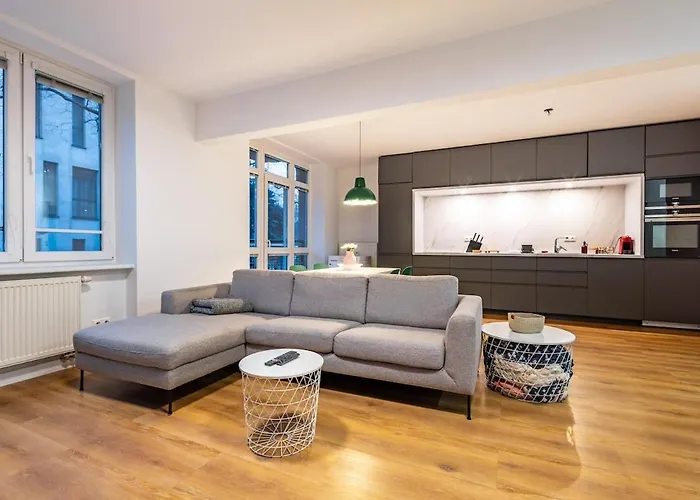 Adm Elegant Gem - Free Garage Parking, Pool Table Apartament *