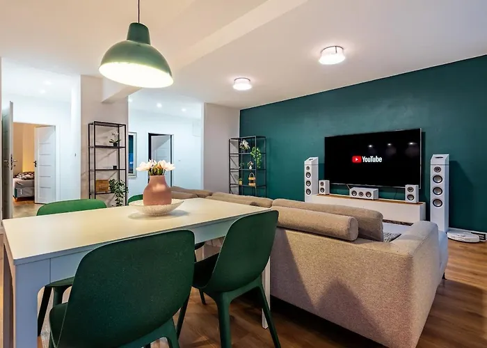 Апартаменти Adm Elegant Gem - Free Garage Parking, Pool Table *