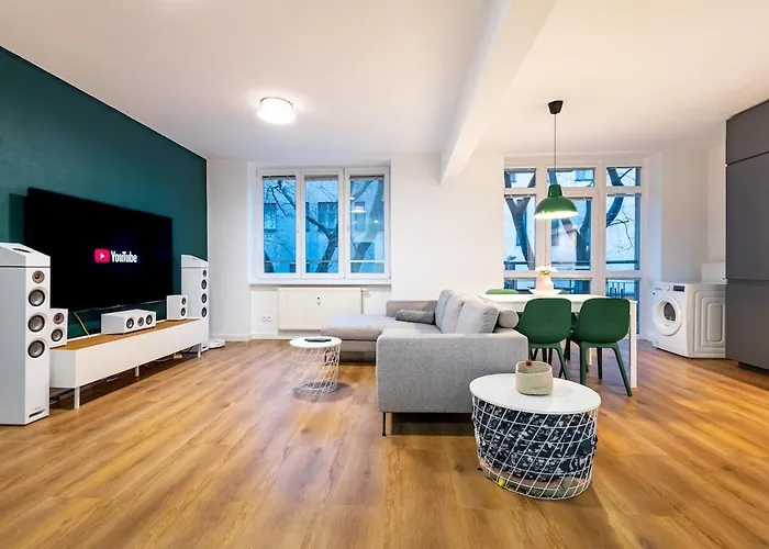 Adm Elegant Gem - Free Garage Parking, Pool Table *