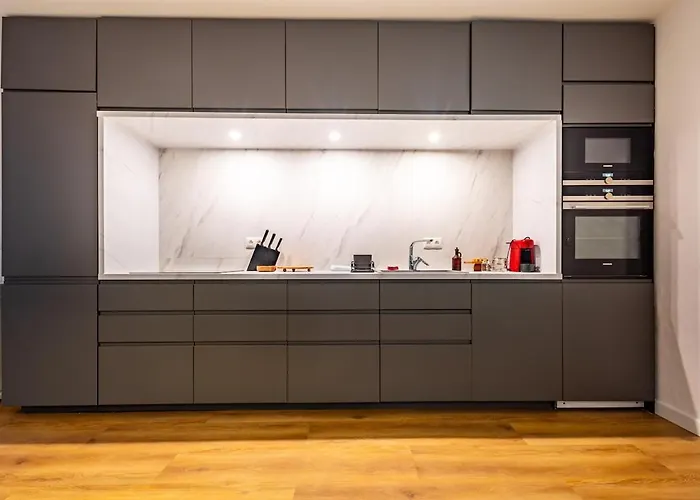 Adm Elegant Gem - Free Garage Parking, Pool Table *