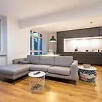 Adm Elegant Gem - Free Garage Parking, Pool Table Apartment *