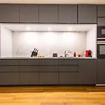Adm Elegant Gem - Free Garage Parking, Pool Table *
