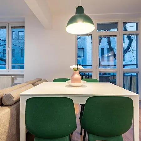 Apartment Adm Elegant Gem - Free Garage Parking, Pool Table *