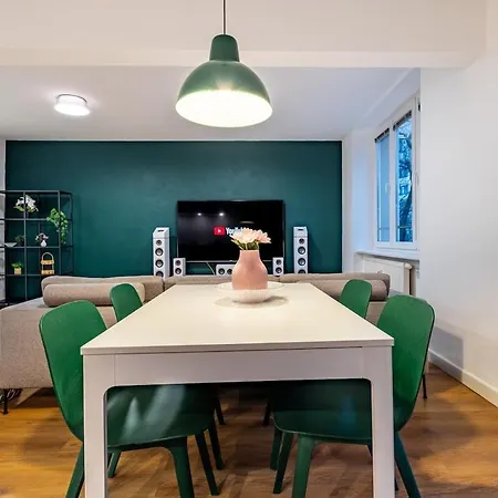 Adm Elegant Gem - Free Garage Parking, Pool Table Apartment Bratislava