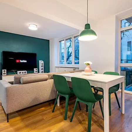 Adm Elegant Gem - Free Garage Parking, Pool Table Apartment *