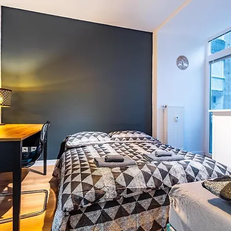 Apartment Adm Elegant Gem - Free Garage Parking, Pool Table