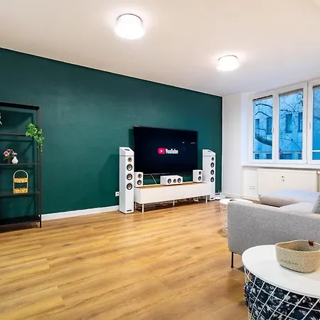Adm Elegant Gem - Free Garage Parking, Pool Table Apartment Bratislava