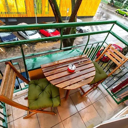 Apartment Adm Elegant Gem - Free Garage Parking, Pool Table *