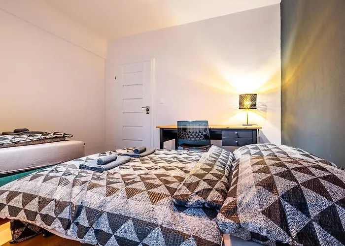 Apartament Adm Elegant Gem - Free Garage Parking, Pool Table