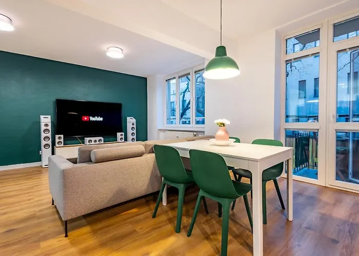 Adm Elegant Gem - Free Garage Parking, Pool Table Apartament *