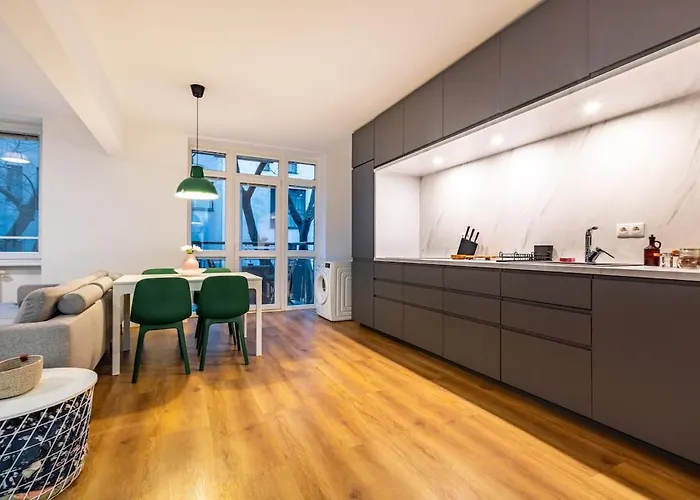 Apartament Adm Elegant Gem - Free Garage Parking, Pool Table Bratislava